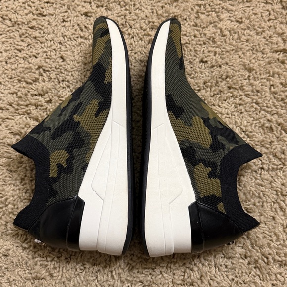 Steve Madden Mykala Wedge Sneaker Camo Knit Slip-Ons - Picture 5 of 8